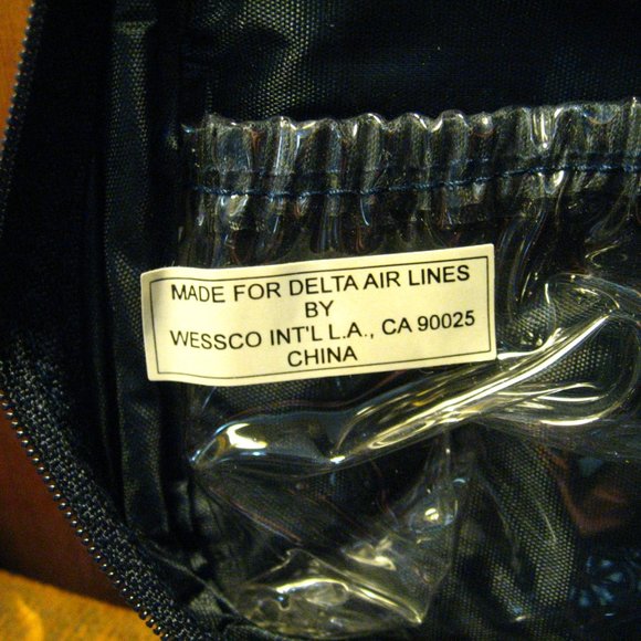 Delta Air Lines Vintage Toiletry Bag - Picture 10 of 10